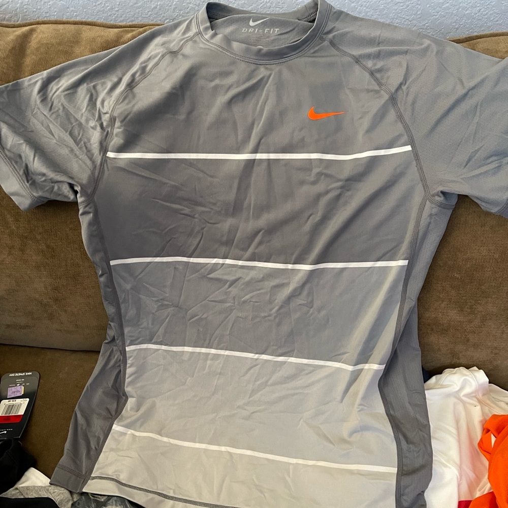 NIKETENNIS SHIRT GREY/WHITE COLOR SIZE MEDIUM MENS